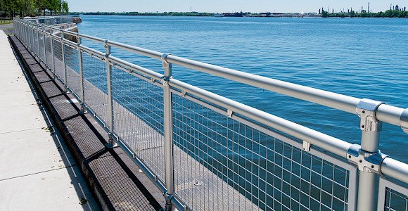 Philadelphia Naval Shipyard - Speed-Rail® w/Wire Mesh Infill